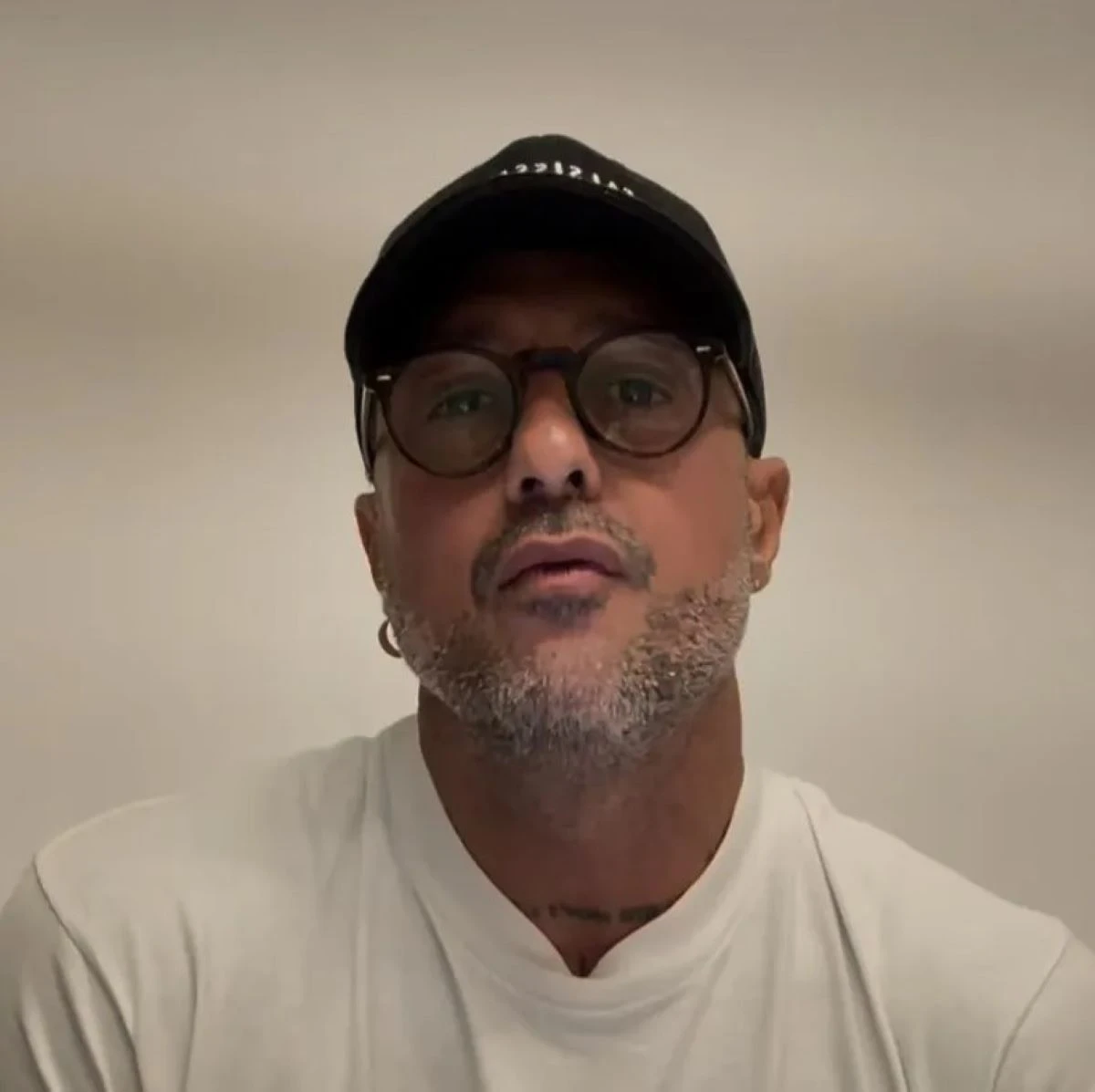 quella foto con lui fabrizio corona come sta dopo il ricovero in ospedale da Thesocialpost.it quella foto con lui fabrizio corona come sta dopo il ricovero in ospedale