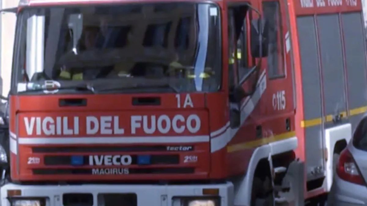 “Brucia tutto”. Italia, incendio improvviso: sospesa la messa, fedeli in fuga “Brucia tutto”. Italia, incendio improvviso: sospesa la messa, fedeli in fuga