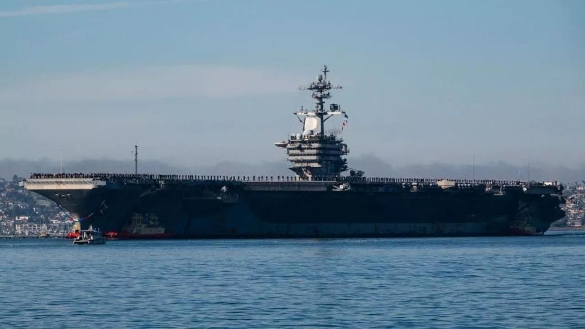 Iran, il Pentagono sposta la portaerei Lincoln verso il Medio Oriente. Usa: “Tutte le opzioni restano sul tavolo”