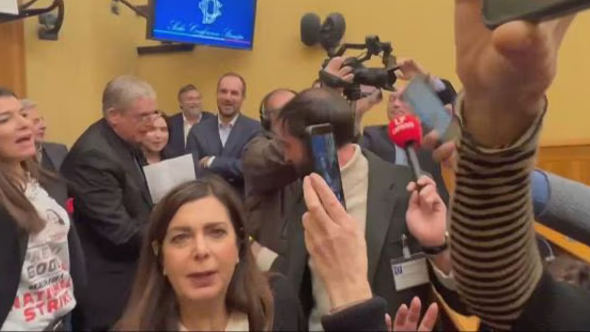Montecitorio, le opposizioni occupano la sala stampa: annullate tutte le conferenze