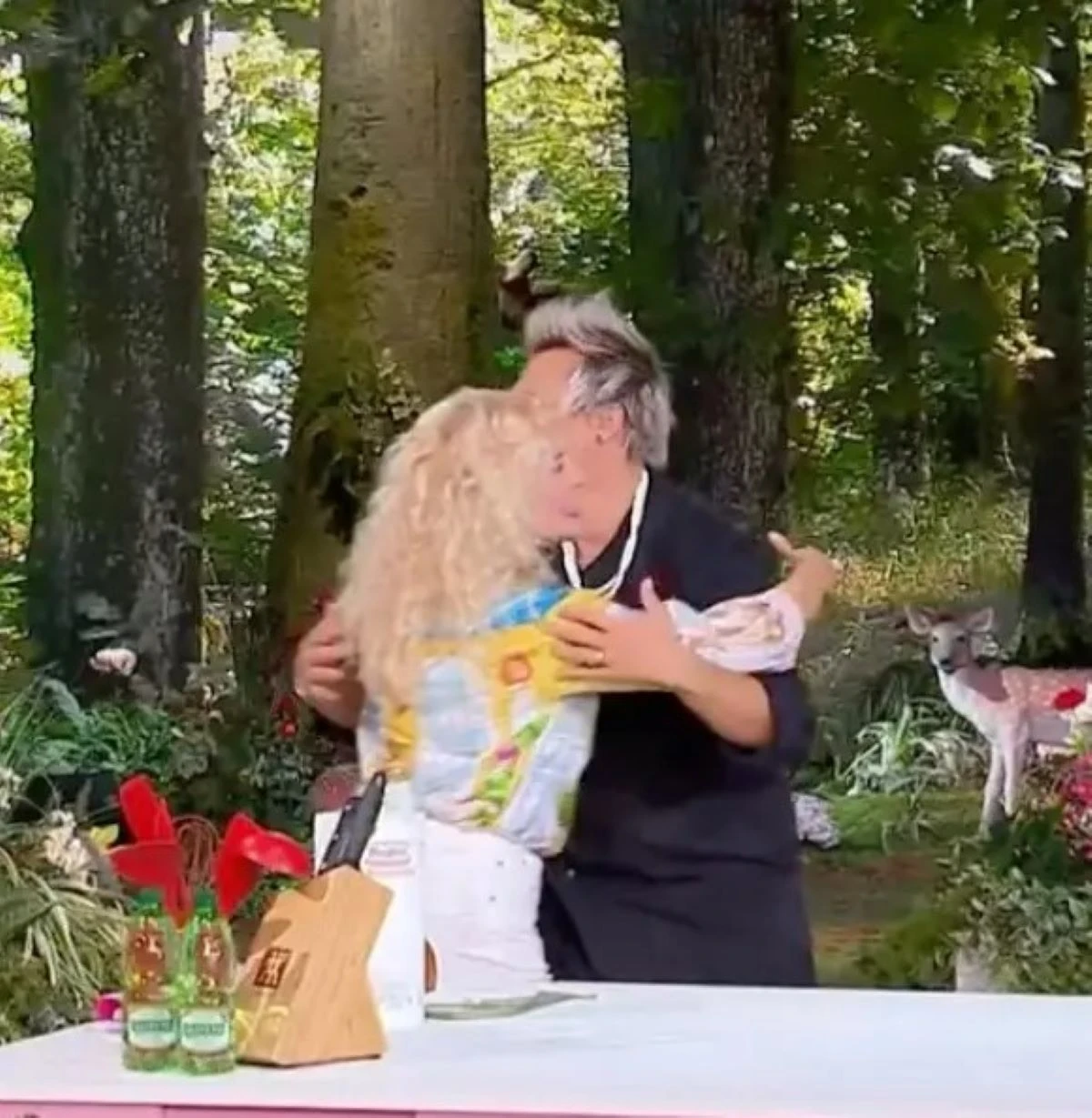 Andrea Mainardi e Antonella Clerici durante il programma È sempre mezzogiorno
