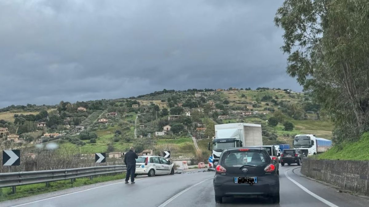Scontro tra un camion e un’automedica sulla Palermo Agrigento: morti due soccorritori e un paziente dializzato