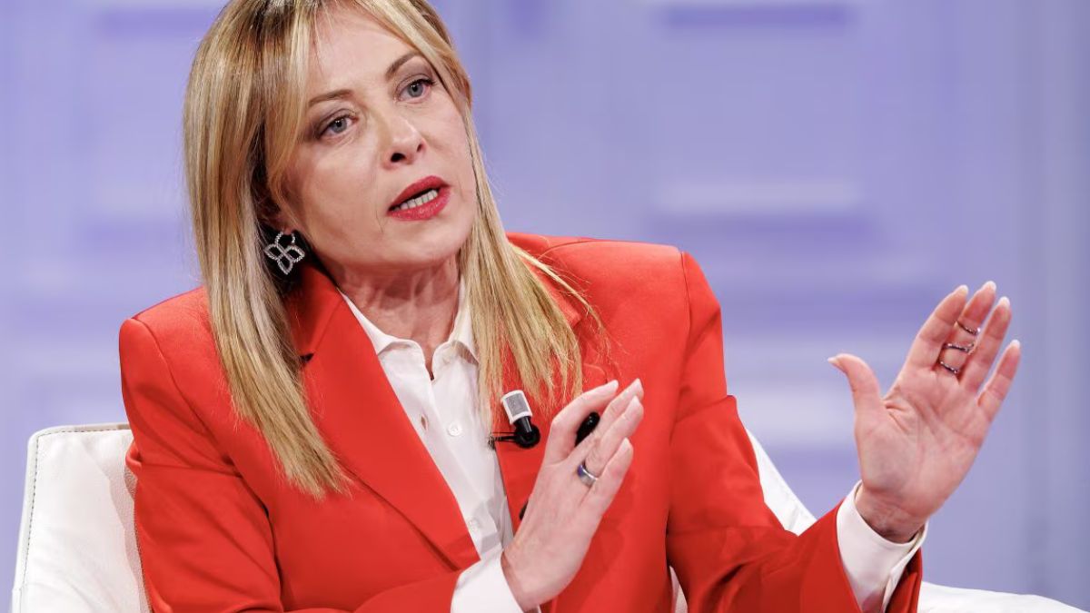 Minneapolis, c&aacute;c nh&acirc;n vi&ecirc;n ICE đe dọa c&aacute;c nh&agrave; b&aacute;o của RAI. Fratoianni c&ocirc;ng k&iacute;ch Giorgia Meloni: "Im miệng đi, h&agrave;nh động h&egrave;n nh&aacute;t n&agrave;y thật đ&aacute;ng hổ thẹn."