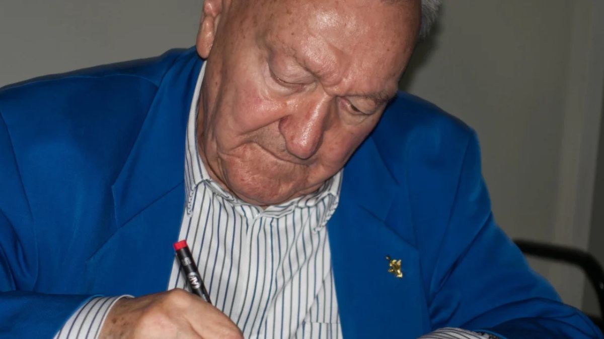 Erich von Däniken, morto a 90 anni lo scrittore svizzero famoso per i suoi libri sugli extraterrestri