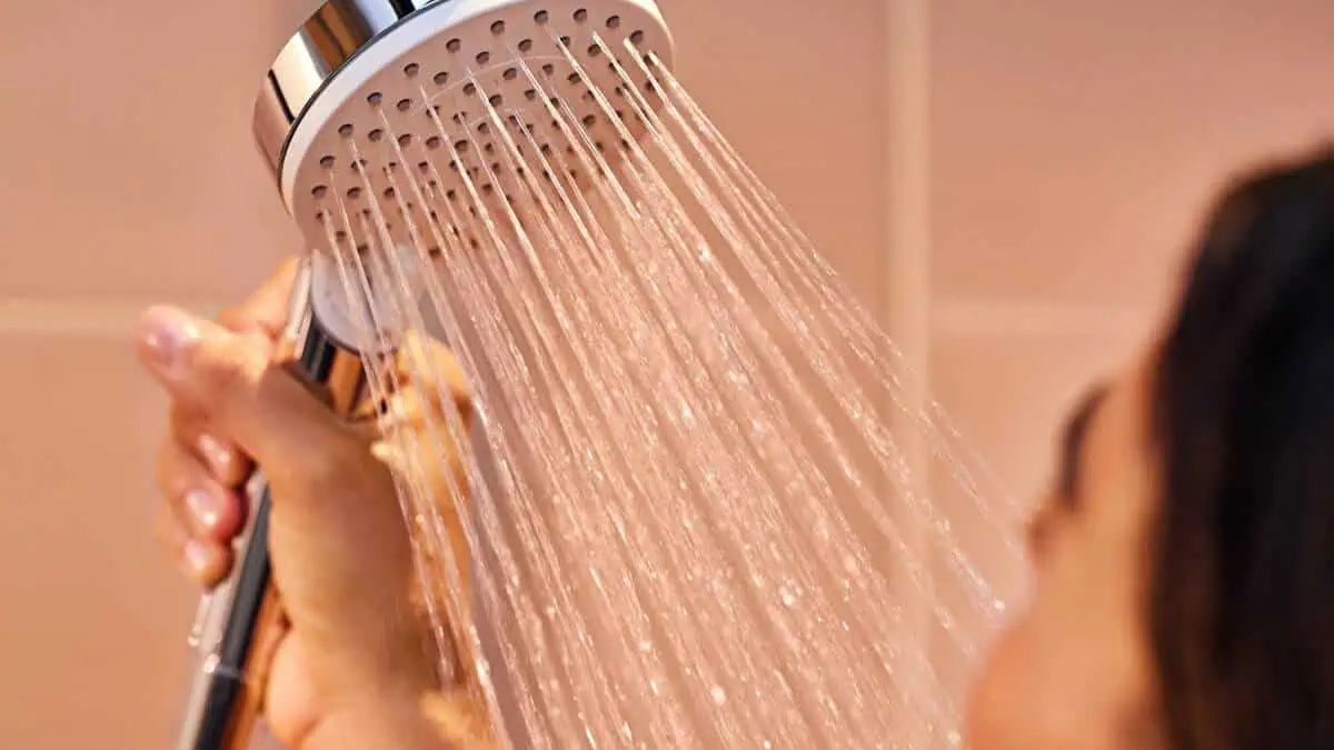 fare la doccia ogni giorno fa male la scoperta shock chi deve stare attento da Thesocialpost.it fare la doccia ogni giorno fa male la scoperta shock chi deve stare attento