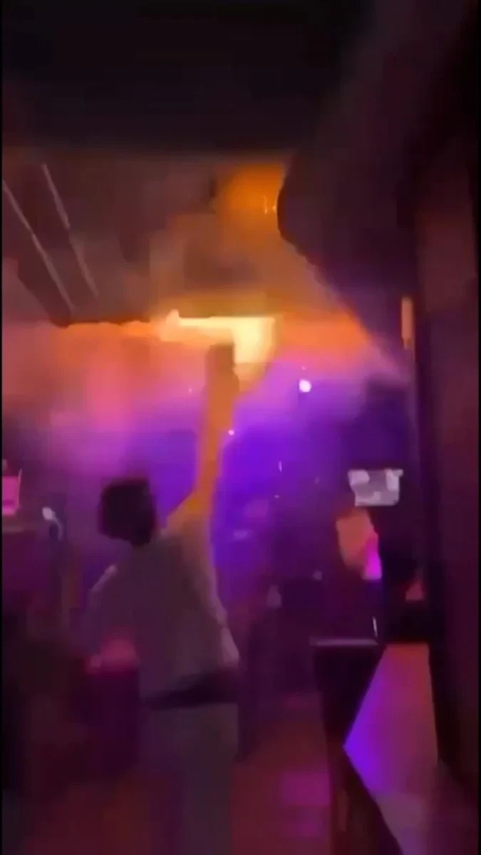 Immagini del rogo alla discoteca Le Constellation di Crans-Montana durante l'intervento dei soccorsi