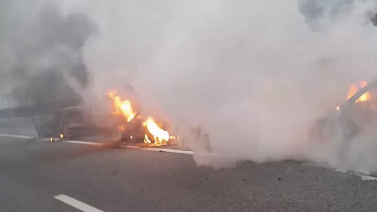 assalto terrificante in autostrada fiamme ovunque e chiodi sull8217asfalto 200 shock in italia da Thesocialpost.it assalto terrificante in autostrada fiamme ovunque e chiodi sull8217asfalto 200 shock in italia