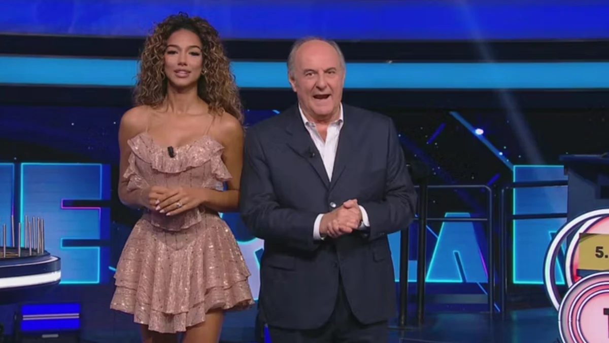 Gerry Scotti durante una puntata de La Ruota della Fortuna