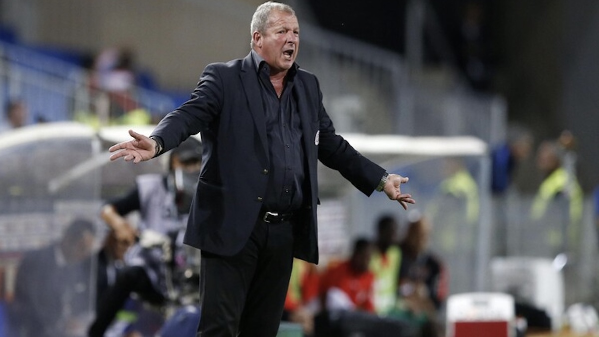 Terribile lutto nel calcio, addio al grande allenatore: una vera leggenda!