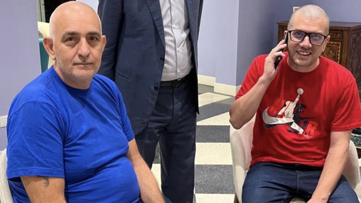 trentini e burl242 tornano a casa dopo 423 giorni l8217abbraccio le ferite e il silenzio su chi ha davvero mosso le leve da Thesocialpost.it trentini e burl242 tornano a casa dopo 423 giorni l8217abbraccio le ferite e il silenzio su chi ha davvero mosso le leve