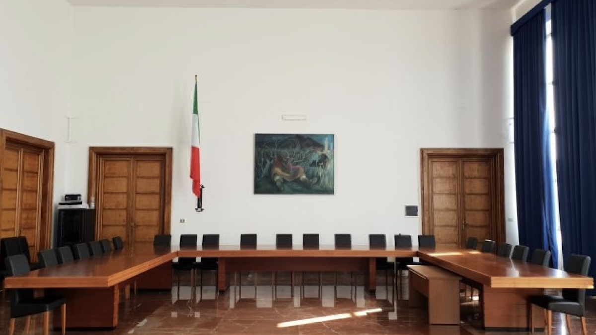 Terremoto a Sabaudia: il vicesindaco Secci si dimette. Indagato per l’assegnazione dei chioschi sulla spiaggia