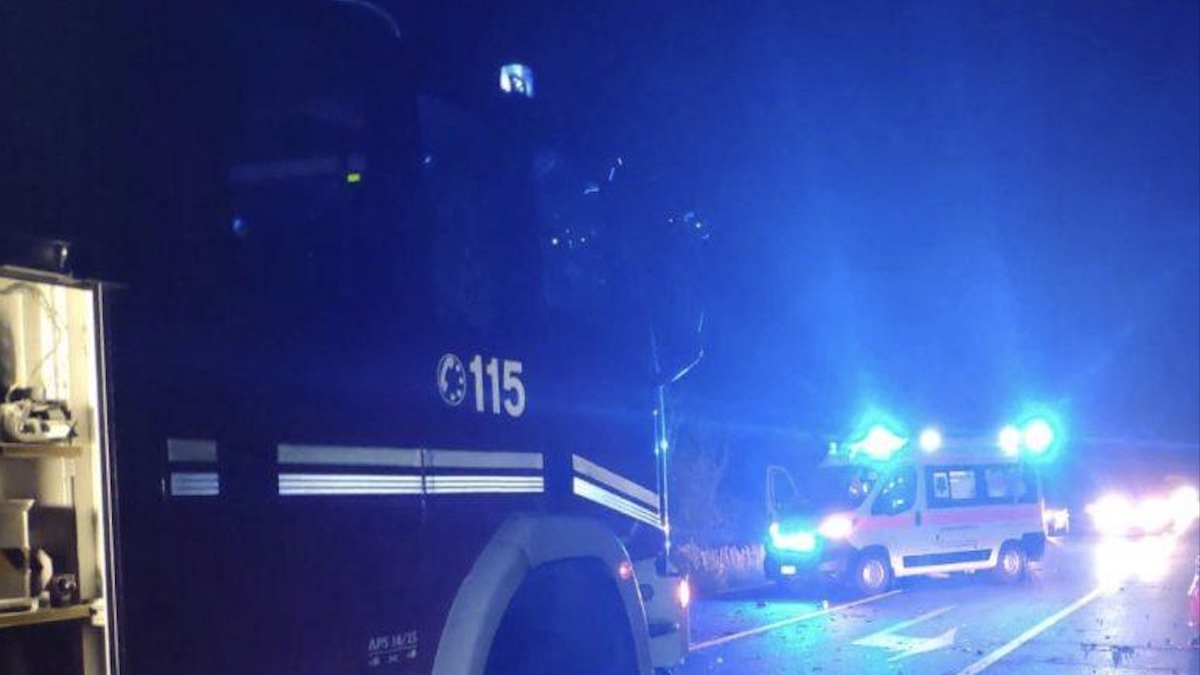 Incidente spaventoso, lo schianto micidiale: a bordo nipotina e nonna Incidente spaventoso, lo schianto micidiale: a bordo nipotina e nonna