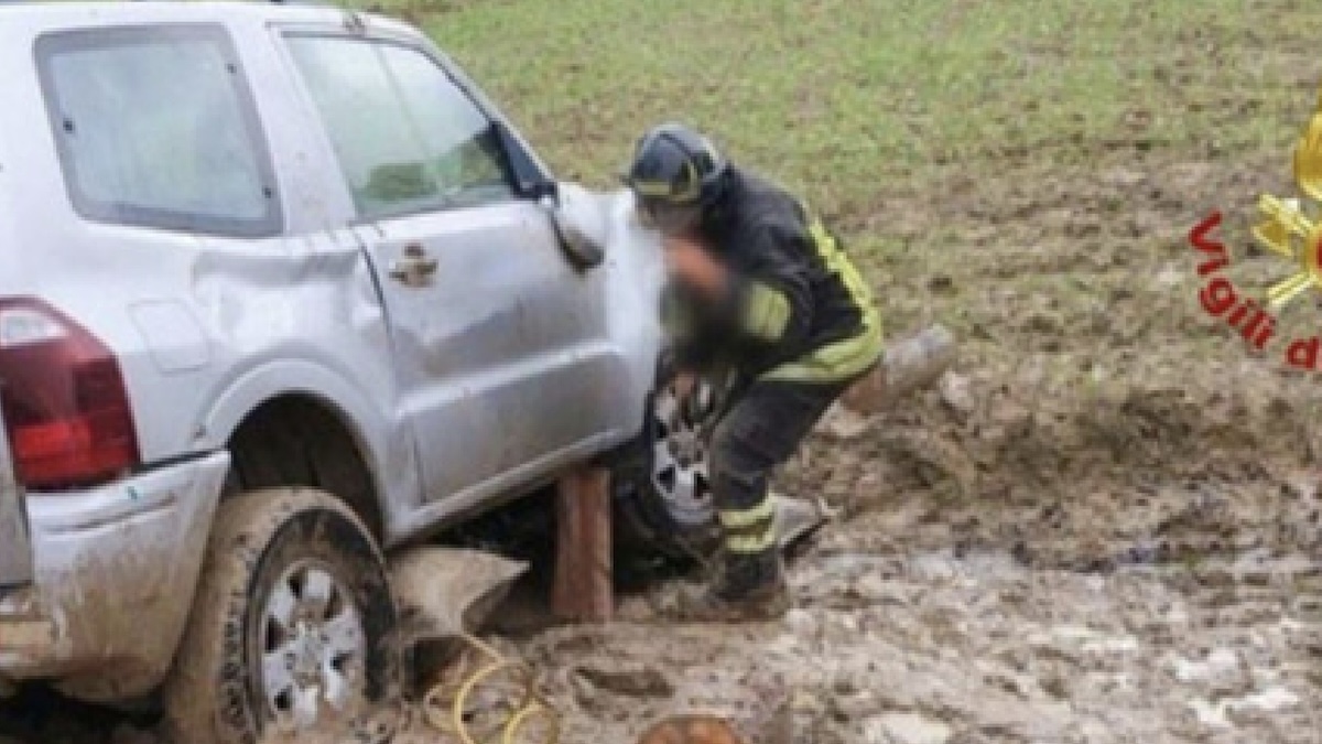 Consigliere comunale morto dopo una notte di gelo sotto il fuoristrada. Cosa gli è successo