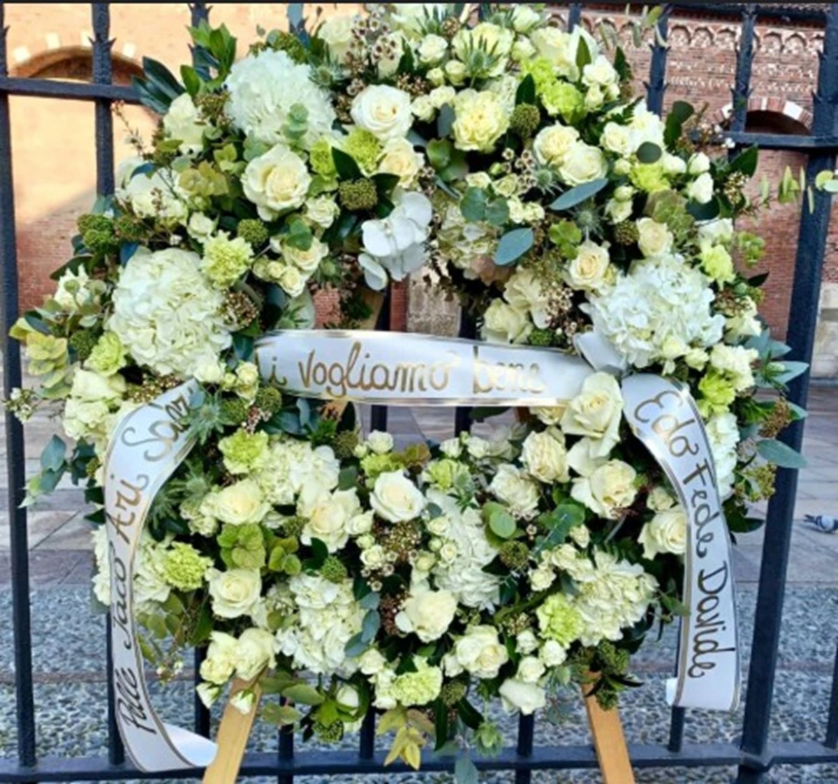 Il feretro di Achille Barosi durante la cerimonia nella basilica di Sant'Ambrogio