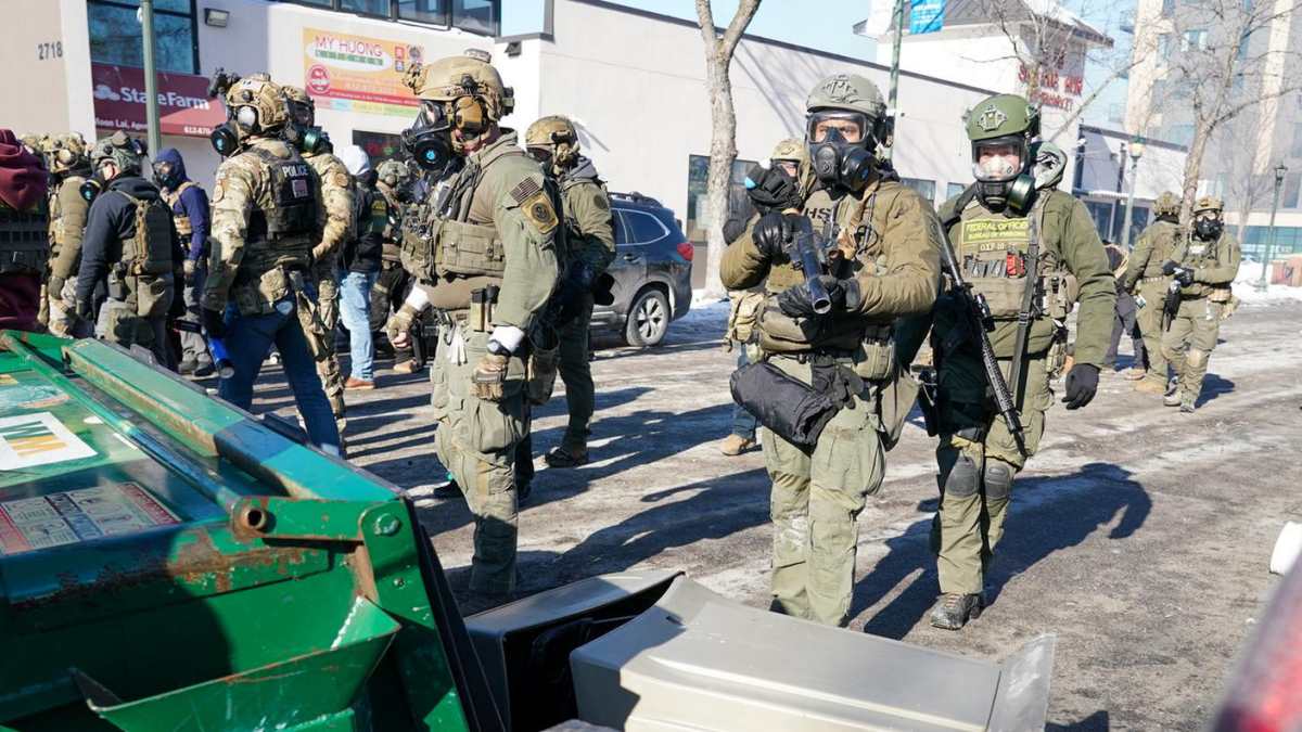 Usa, da luglio agenti Ice e Border Patrol hanno aperto il fuoco 16 volte: tre morti e dieci feriti, nessun agente indagato Usa, da luglio agenti Ice e Border Patrol hanno aperto il fuoco 16 volte: tre morti e dieci feriti, nessun agente indagato