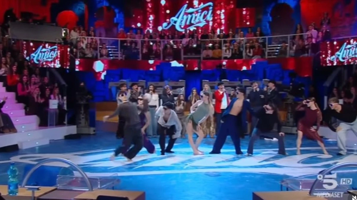 “Ha spaccato tutto”. Amici 25, panico totale: “È fuori controllo” “Ha spaccato tutto”. Amici 25, panico totale: “È fuori controllo”