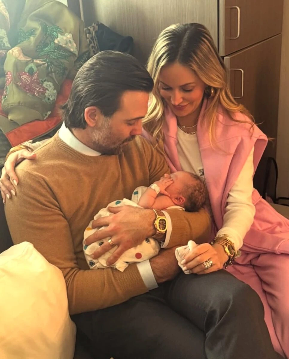 Emily Maynard in ospedale con la neonata tra le braccia