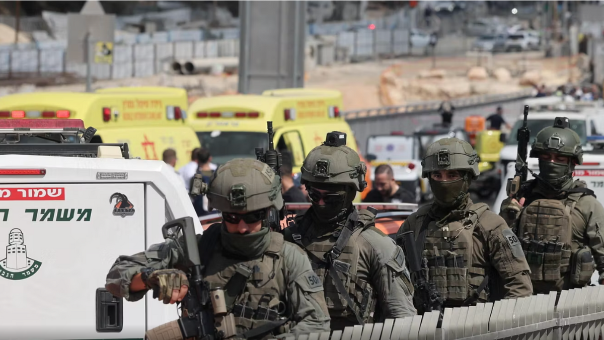 Tensione in Cisgiordania: Carabinieri minacciati da un colono armato. Protesta ufficiale dell’Italia