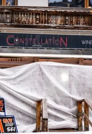 Interno del locale Le Constellation di Crans-Montana prima dell'incendio