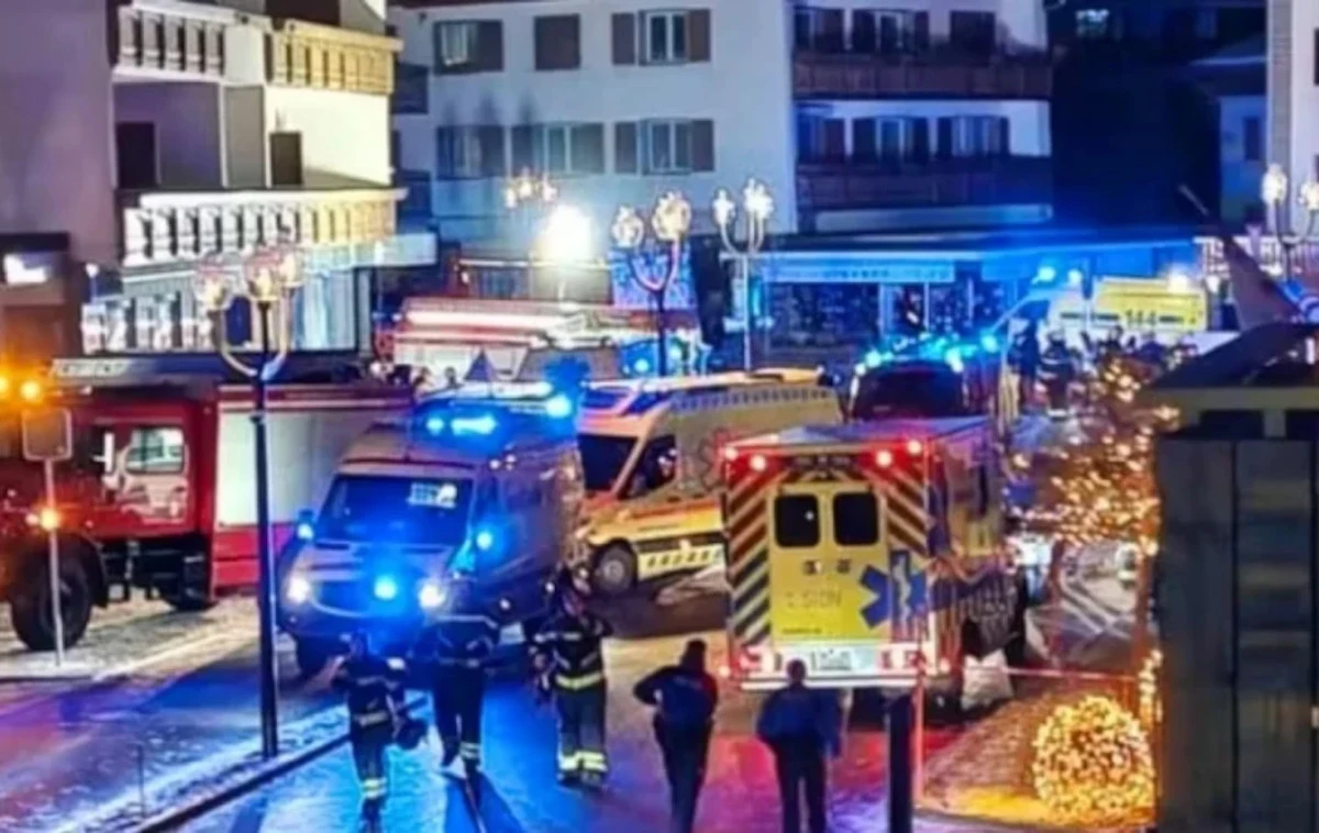 Veduta di Crans-Montana dopo la tragedia a Le Constellation