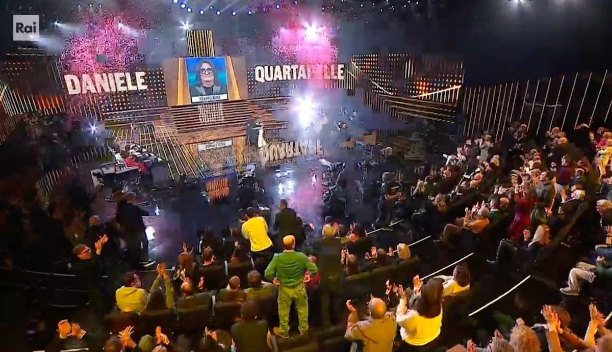 Daniele Quartapelle nei panni di Renato Zero durante la finale di Tali e Quali Show 2026