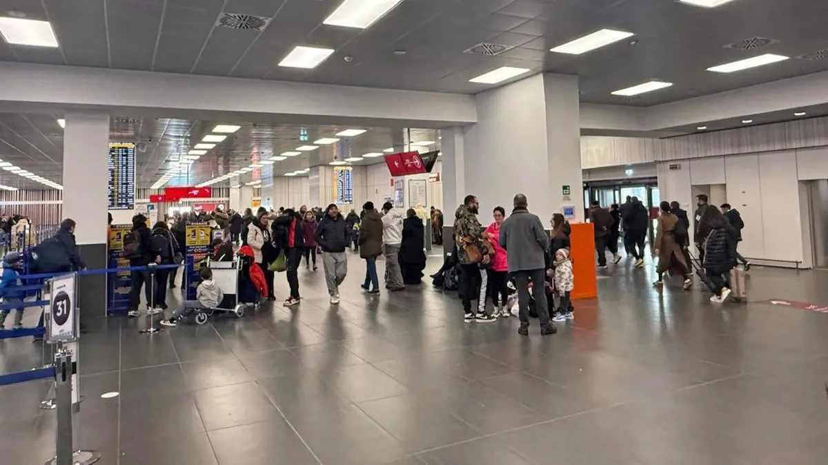 treni e voli cancellati caos totale per il maltempo cosa sta succedendo da Thesocialpost.it treni e voli cancellati caos totale per il maltempo cosa sta succedendo