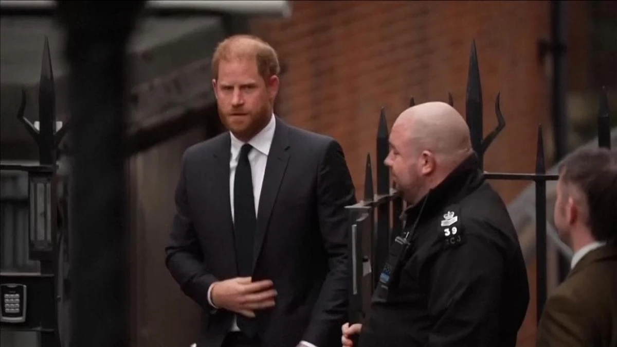 Il principe Harry in tribunale a Londra durante il processo contro il gruppo editoriale del Daily Mail