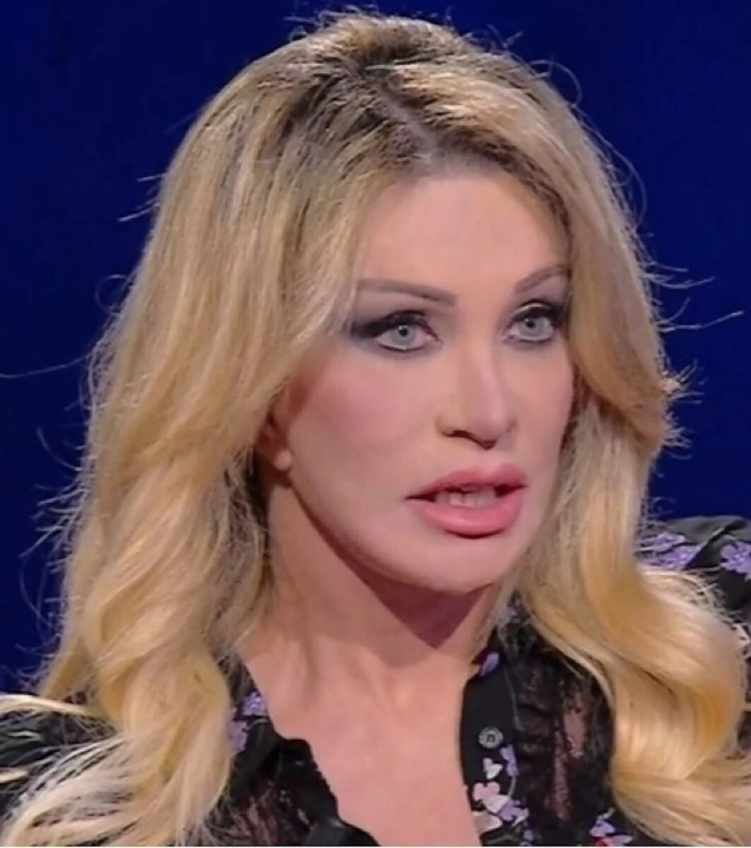 Paola Ferrari e il marito Marco De Benedetti insieme durante una serata mondana