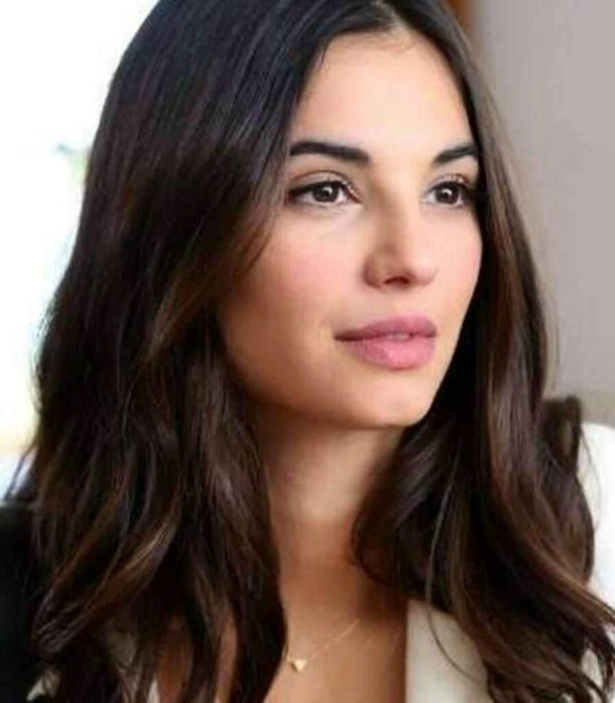 Primo piano di Francesca Chillemi, attrice siciliana, sorridente