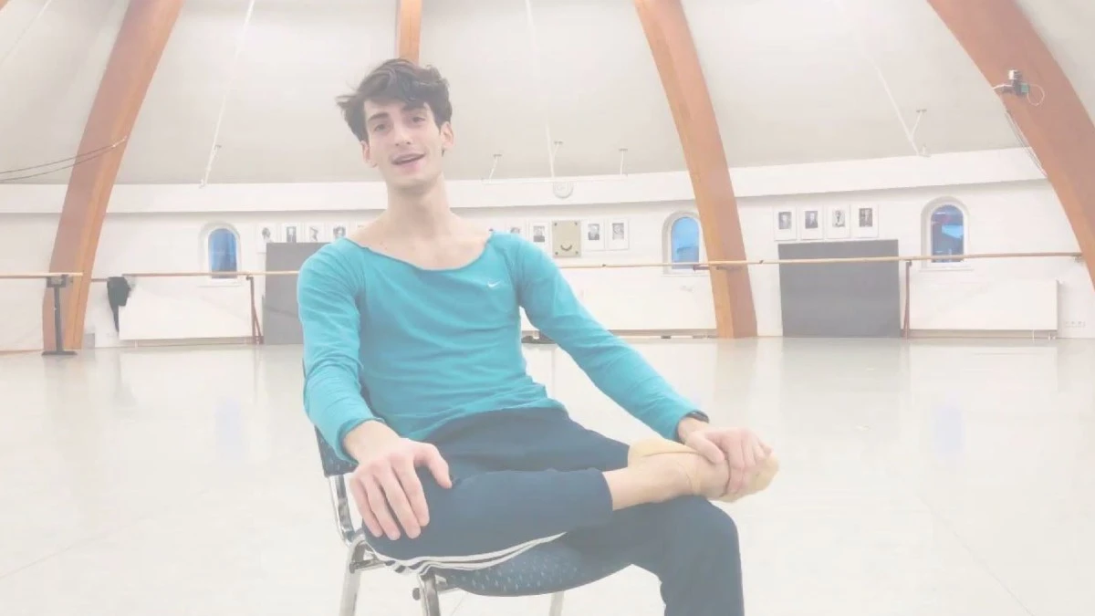 Il ballerino italiano Francesco Piccinin, protagonista della testimonianza sul linfoma non-Hodgkin