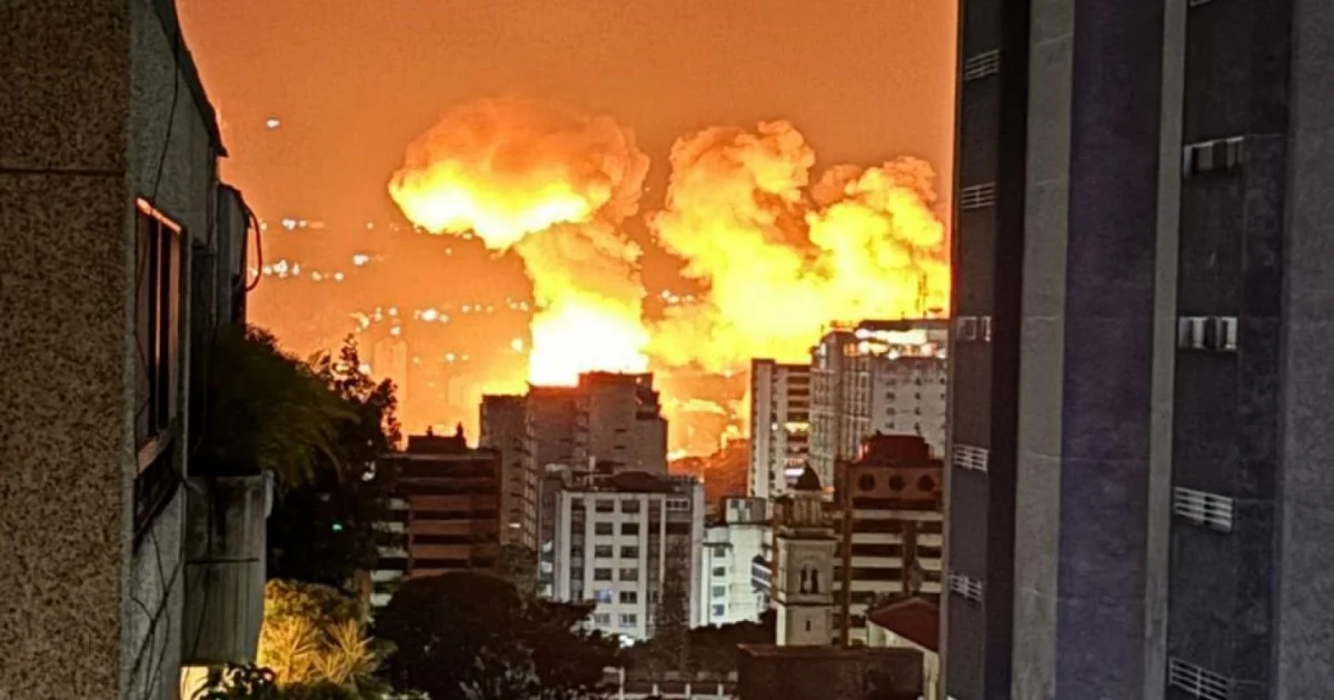 esplosioni nella notte a caracas ordinato da trump catturato maduro tajani seguiamo evoluzione meloni informata per la russia viola il diritto internazionale da Thesocialpost.it esplosioni nella notte a caracas ordinato da trump catturato maduro tajani seguiamo evoluzione meloni informata per la russia viola il diritto internazionale