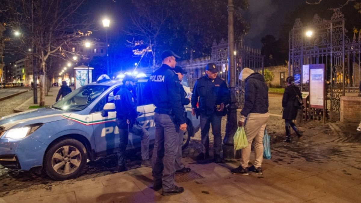 Brutale pestaggio a Roma, uomo ridotto in fin di vita. Ferito anche un rider