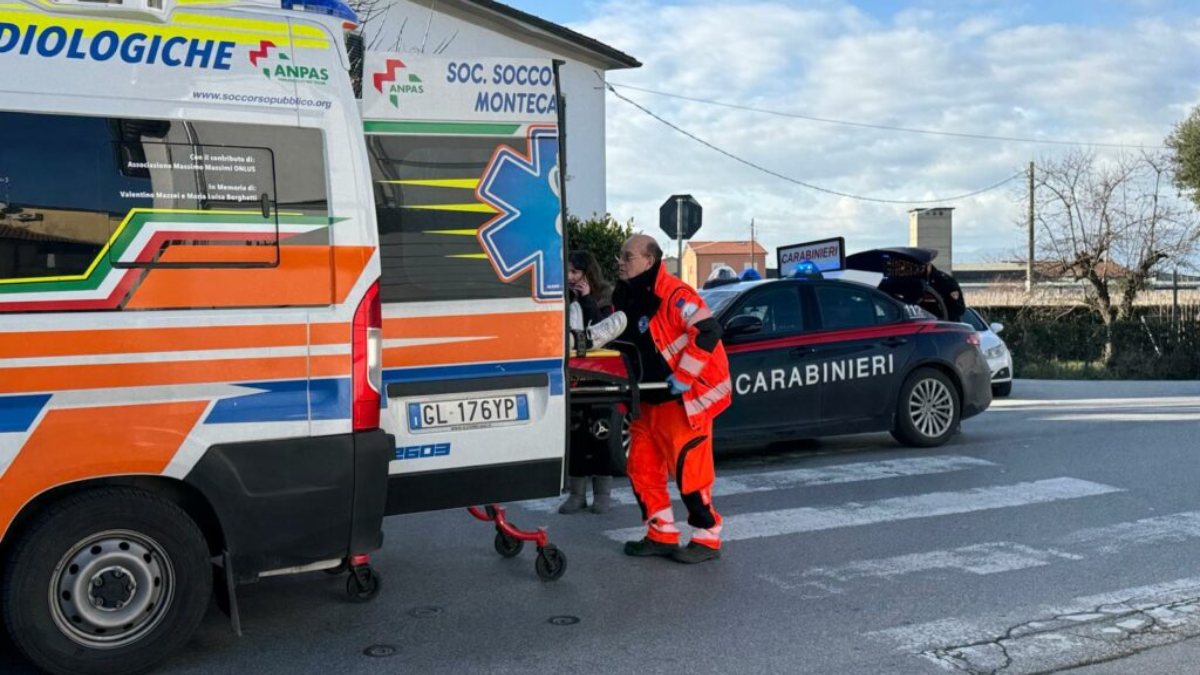 italia tre ragazzine travolte appena scese dall8217autobus dopo la scuola 200 dramma da Thesocialpost.it italia tre ragazzine travolte appena scese dall8217autobus dopo la scuola 200 dramma