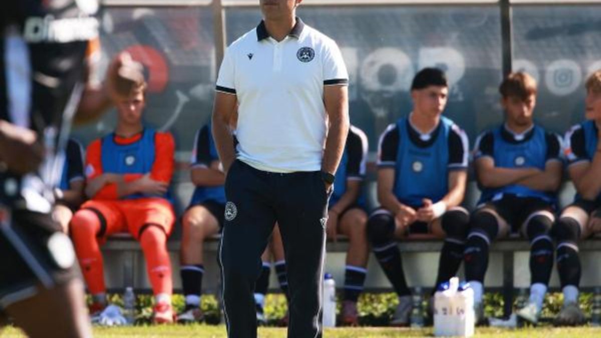 Terribile lutto nel calcio italiano: l’allenatore del club distrutto dal dolore Terribile lutto nel calcio italiano: l’allenatore del club distrutto dal dolore