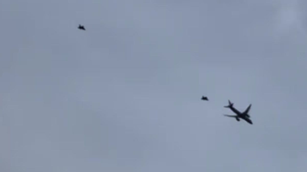 c8217232 una bomba paura in volo arrivano i caccia militari cos8217232 successo da Thesocialpost.it c8217232 una bomba paura in volo arrivano i caccia militari cos8217232 successo