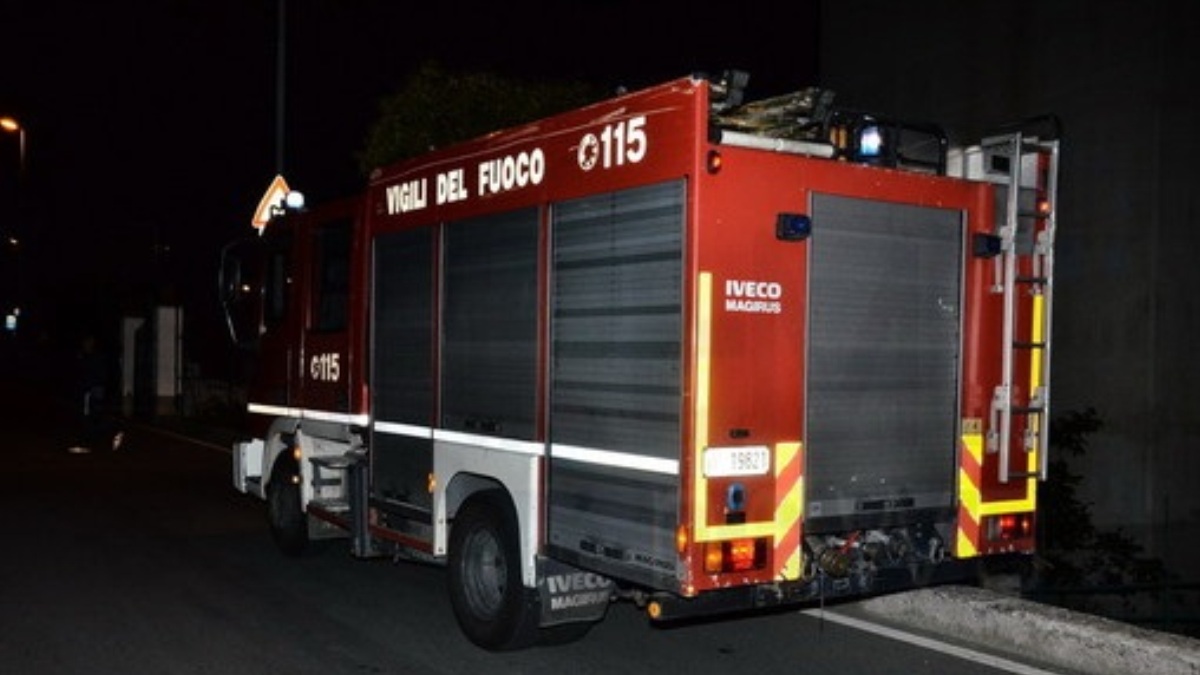 incendio casa 4 persone