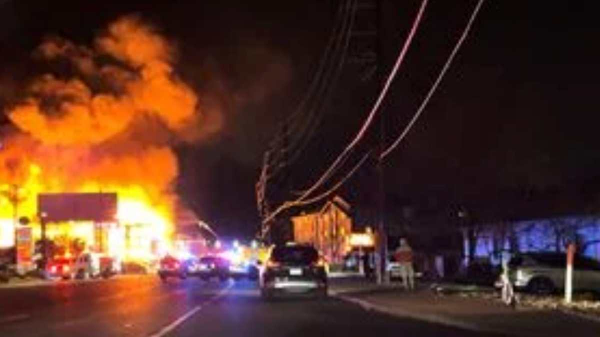 blackout a berlino incendio ai cavi elettrici paralizza parte della citt224 da Thesocialpost.it blackout a berlino incendio ai cavi elettrici paralizza parte della citt224