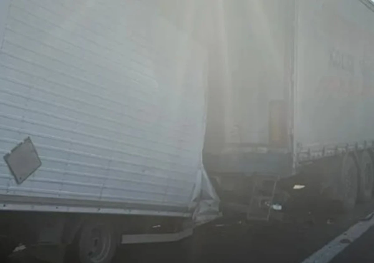 Immagine di un grave incidente stradale in autostrada