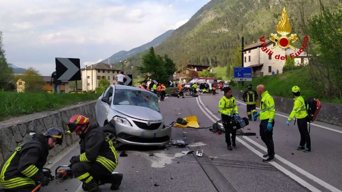 sette morti e feriti gravi 232 strage sulle strade nel weekend da Thesocialpost.it sette morti e feriti gravi 232 strage sulle strade nel weekend