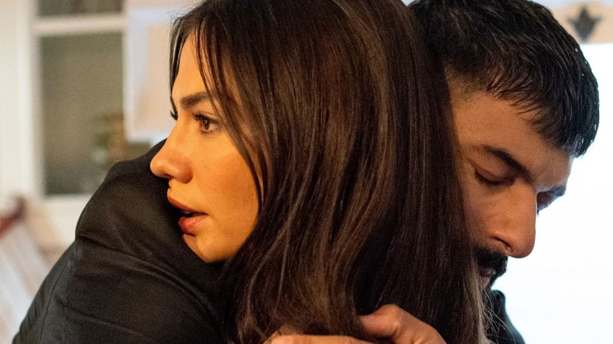 “Io sono Farah”: minacce, incontri segreti e colpi di scena. Come finisce la prima stagione “Io sono Farah”: minacce, incontri segreti e colpi di scena. Come finisce la prima stagione