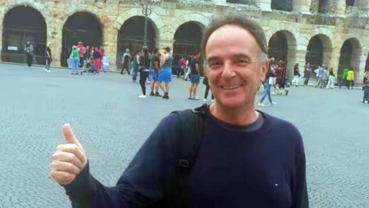 “Proprio nel giorno del suo compleanno”. Tv in lutto, addio all’amato giornalista