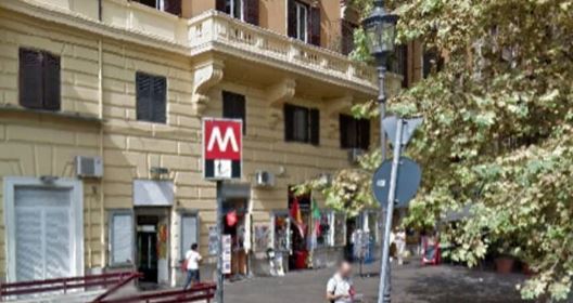 Roma, turista minorenne molestata in metro vicino ai genitori: arrestato 28enne del Bangladesh con precedenti