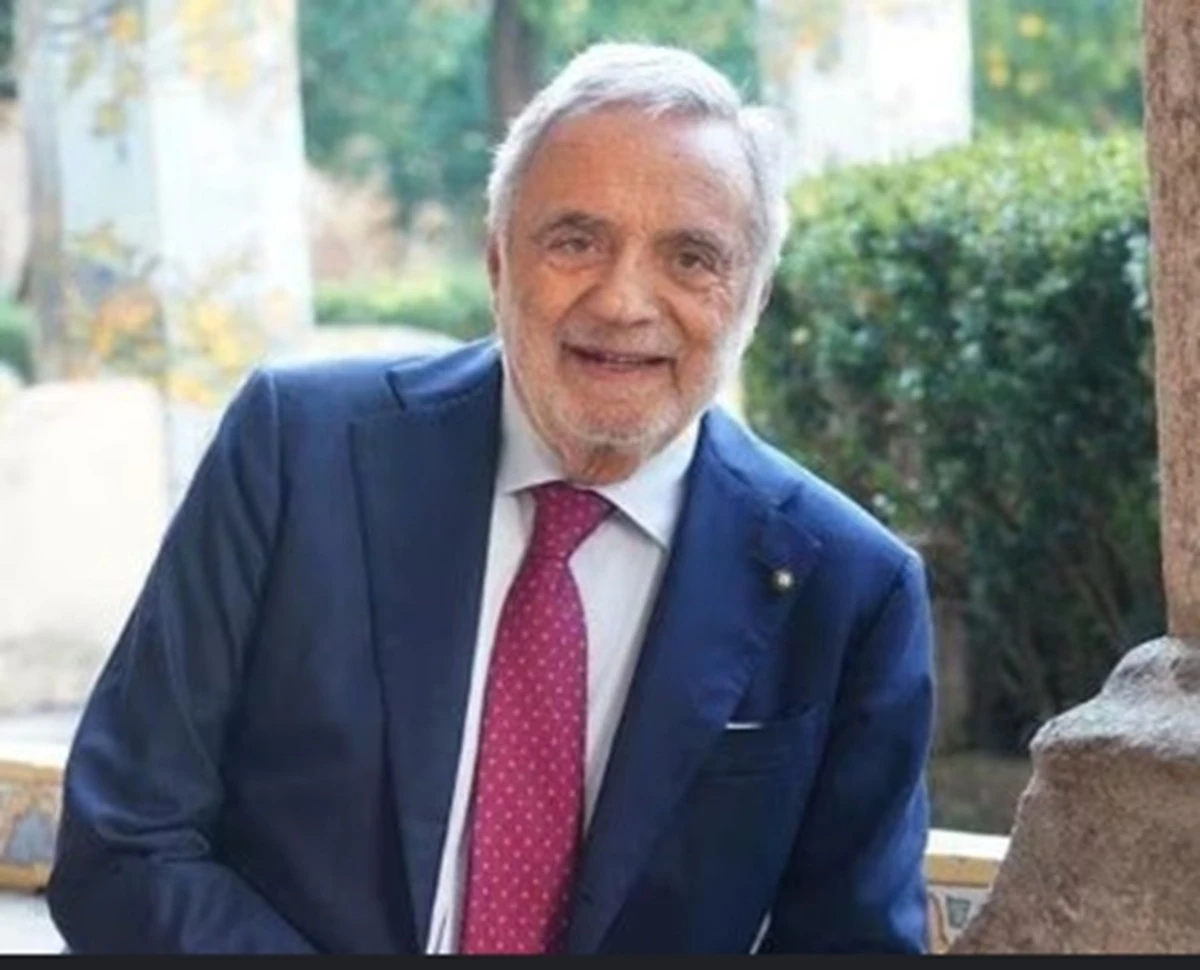 Luigi Gino Nicolais in un incontro istituzionale durante la sua carriera politica