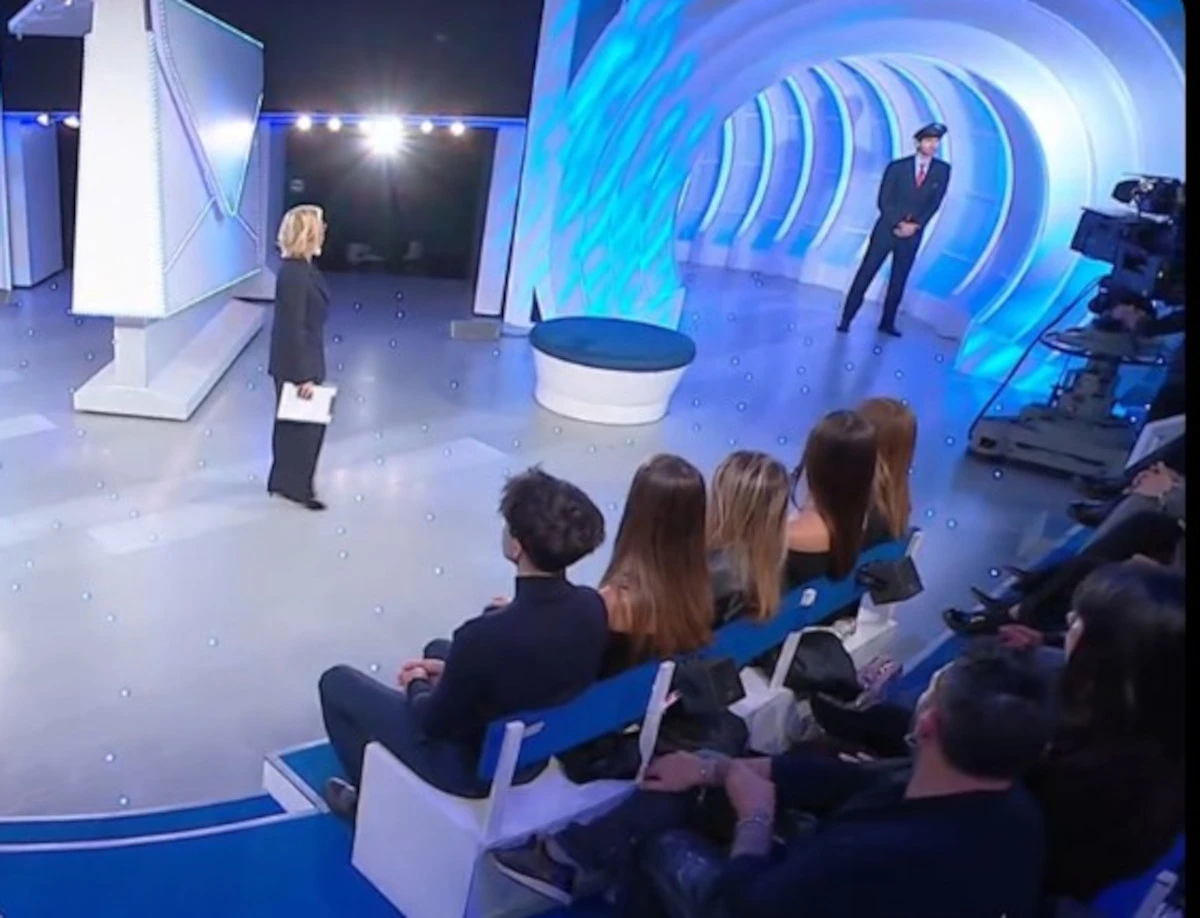 Stefano De Martino ed Emma Marrone a C'è Posta per Te, atmosfera emozionante in studio