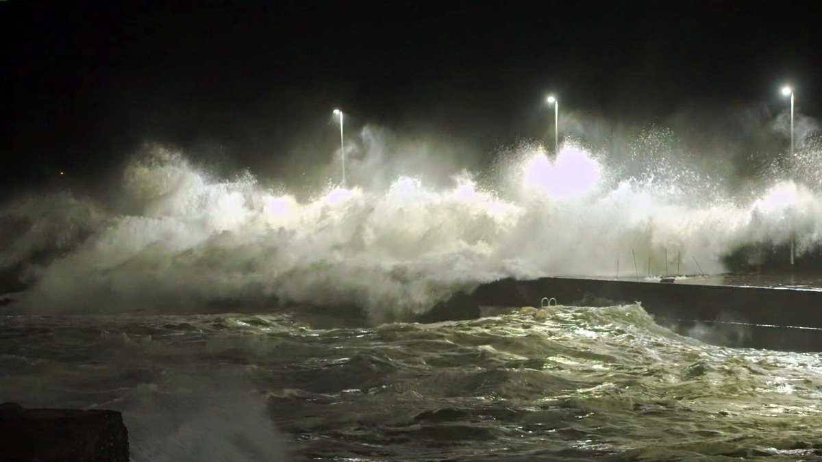 mega ciclone harry il sud sotto assedio vento mare e un evento estremo che riscrive la climatologia da Thesocialpost.it mega ciclone harry il sud sotto assedio vento mare e un evento estremo che riscrive la climatologia