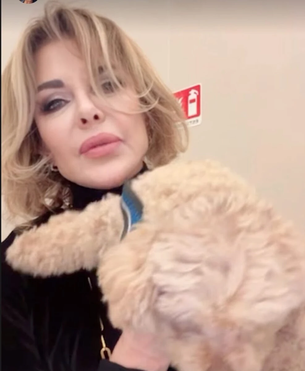 Alba Parietti in un'immagine condivisa nell'articolo sul lutto