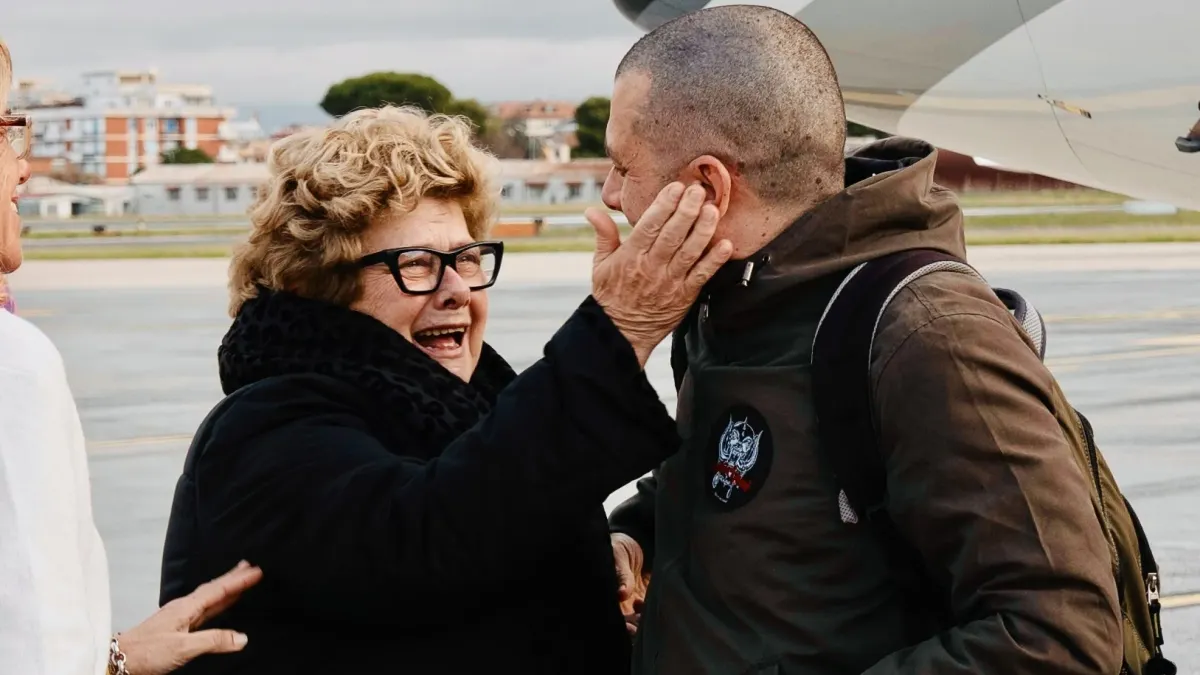 Alberto Trentini, il racconto dei 423 giorni di carcere in Venezuela: “Scarafaggi, guardie e macchina della verità”