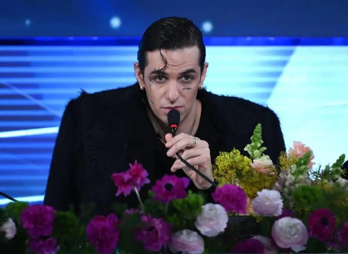 Achille Lauro, immagine legata all’esibizione con il brano Perdutamente a Sanremo 2026