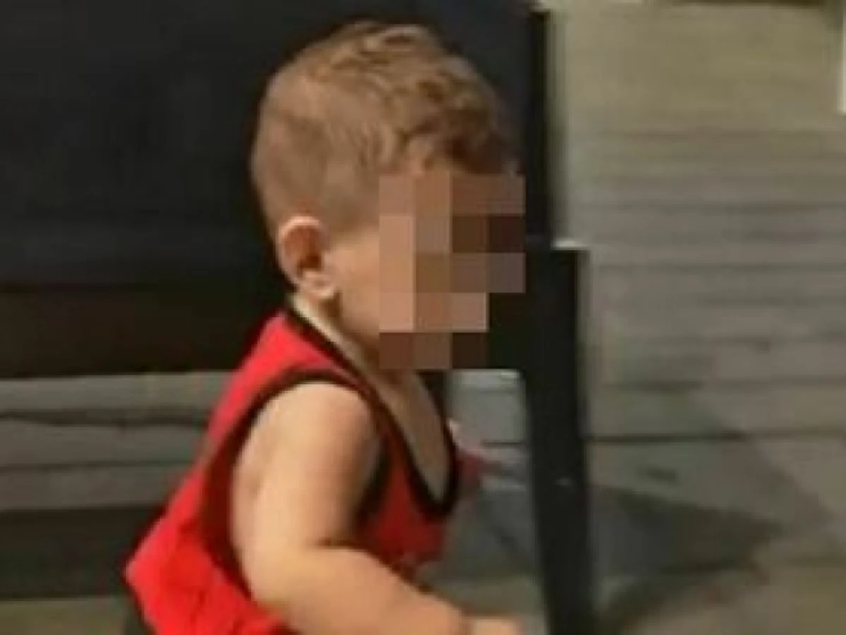 Bimbo con il cuore bruciato: immagini legate al caso di Domenico