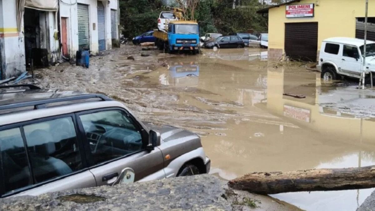 maltempo calabria allarme a cosenza esonda il fiume campagnano il busento fa paura da Thesocialpost.it maltempo calabria allarme a cosenza esonda il fiume campagnano il busento fa paura